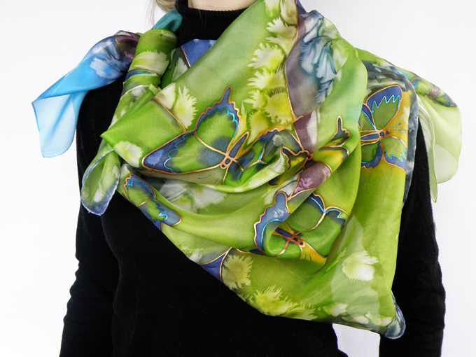 Расписный шелковый шарф Зеленые бабочки