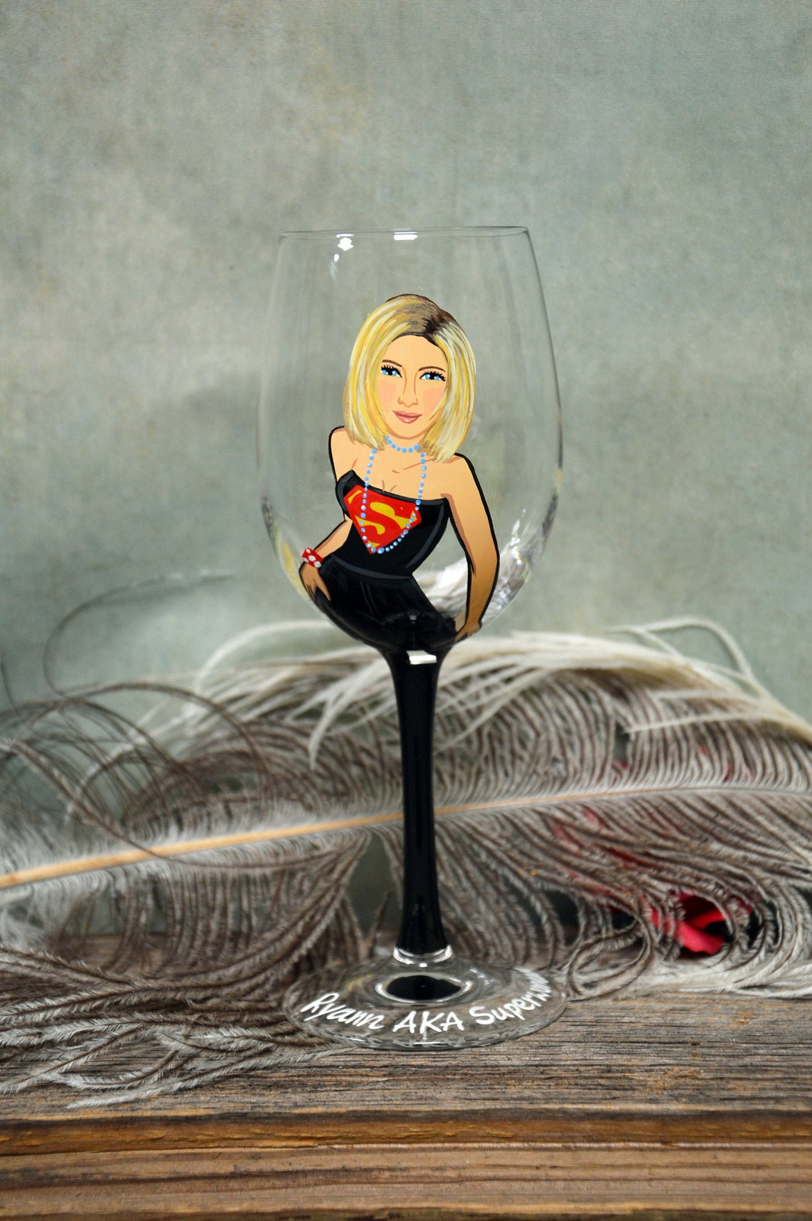 Apgleznota vīna glāze Supersieviete